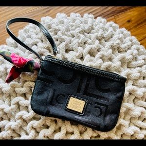 Black wristlet
